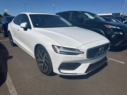 Used 2019 Volvo S60 T6 Momentum w/ Multimedia Package