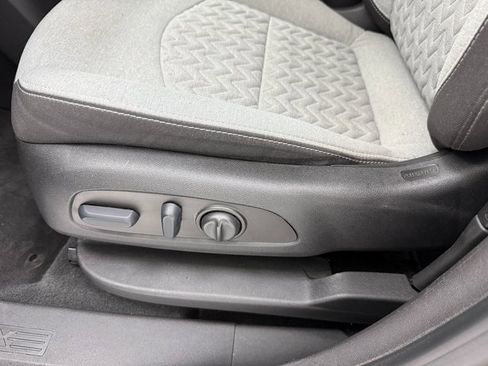 Used 2022 Chevrolet Equinox LS w/ LS Convenience Package image 27