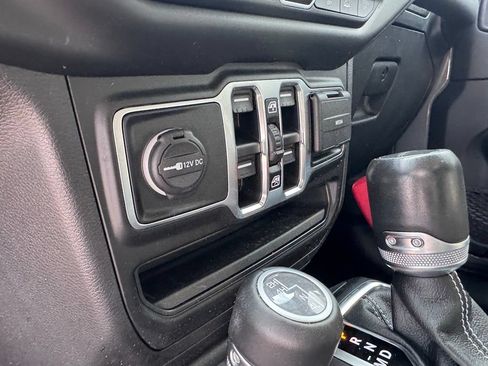Used 2021 Jeep Gladiator Overland AWD/4WD image 19