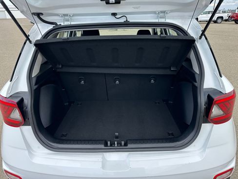 Used 2025 Hyundai Venue SEL image 32