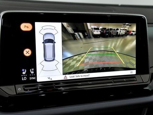 Certified 2025 Volkswagen Atlas Peak Edition SE image 16