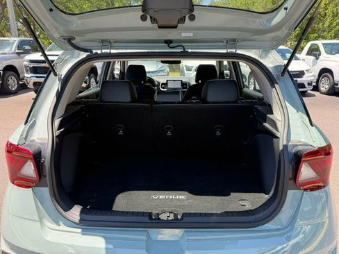Used 2025 Hyundai Venue Limited FWD image 8