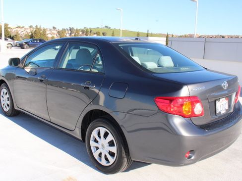 Used 2010 Toyota Corolla LE image 5