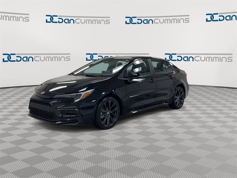 Used 2023 Toyota Corolla SE w/ Carpet Mat Package (TMS) image 4