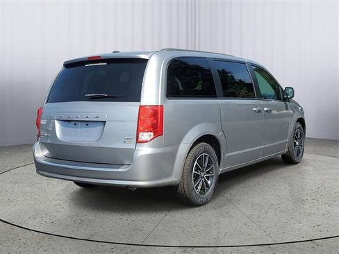 Used 2018 Dodge Grand Caravan GT FWD image 2