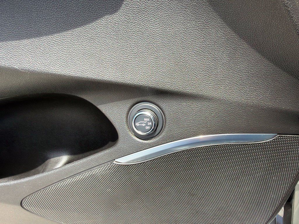 Used 2019 Buick Enclave Essence FWD image 19
