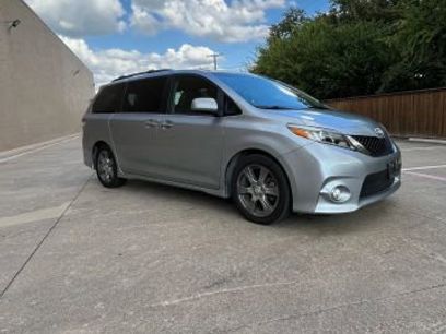 Used 2017 Toyota Sienna SE Premium