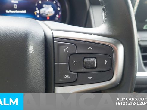 Used 2024 Chevrolet Suburban LT RWD image 11