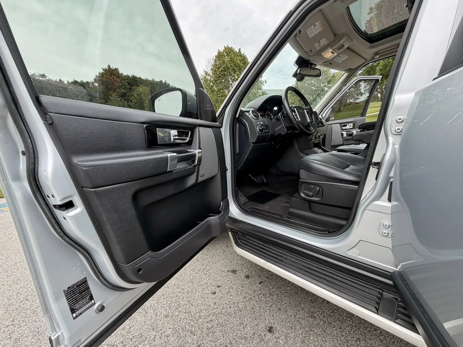 Used 2016 Land Rover LR4 HSE AWD/4WD image 52