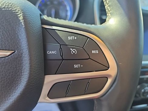 Used 2018 Chrysler 300 Limited AWD/4WD image 13