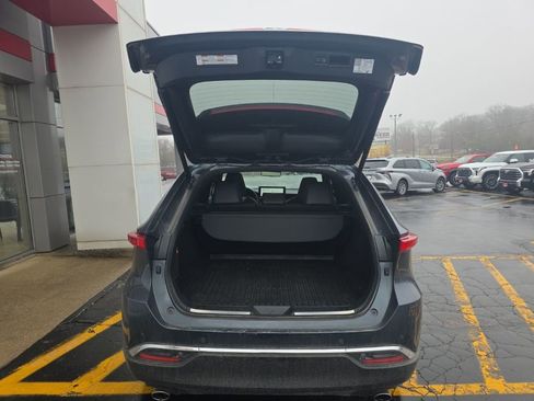 Used 2024 Toyota Venza Limited image 5