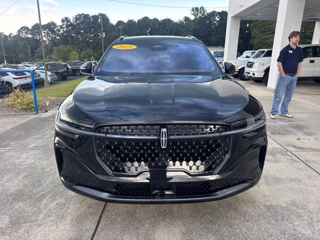 Used 2025 Lincoln Nautilus Reserve AWD/4WD image 2