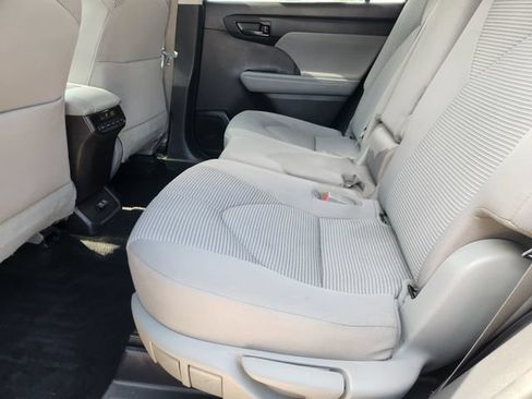 Used 2021 Toyota Highlander L FWD image 30