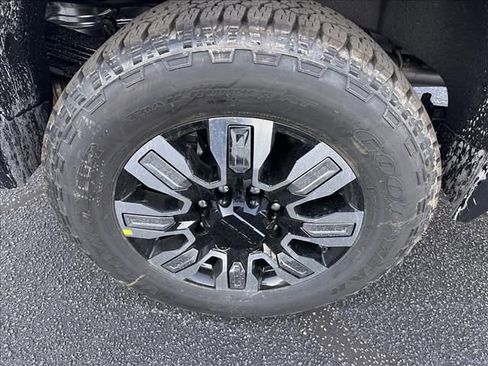 New 2026 GMC Sierra 2500 Denali w/ Denali Reserve Package AWD/4WD image 12