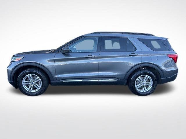 Used 2023 Ford Explorer XLT w/ Equipment Group 202A AWD/4WD image 3