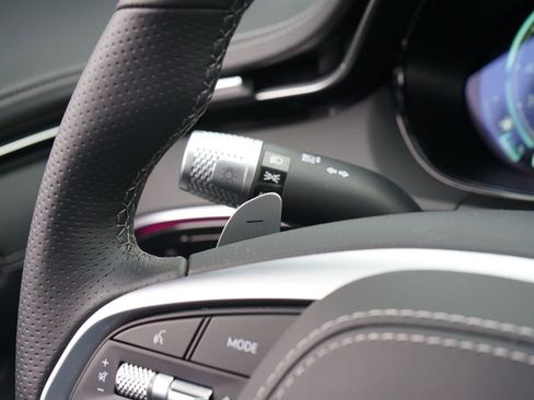 Used 2025 Genesis GV70 3.5T Sport w/ Sport Prestige Package image 25