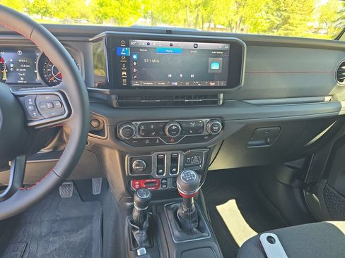 Used 2024 Jeep Wrangler Rubicon w/ Capability Package AWD/4WD image 19