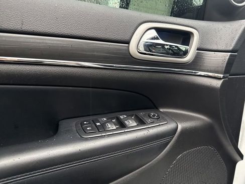 Used 2020 Jeep Grand Cherokee Limited image 25