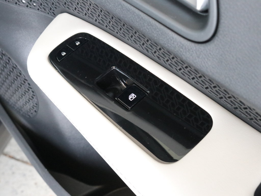 Used 2024 Nissan Ariya AWD image 45