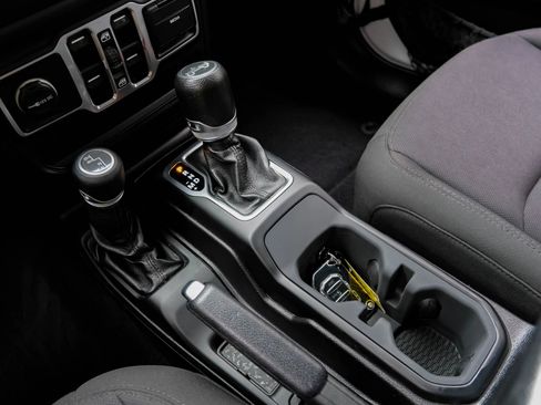 Used 2018 Jeep Wrangler Unlimited Sport S AWD/4WD image 25