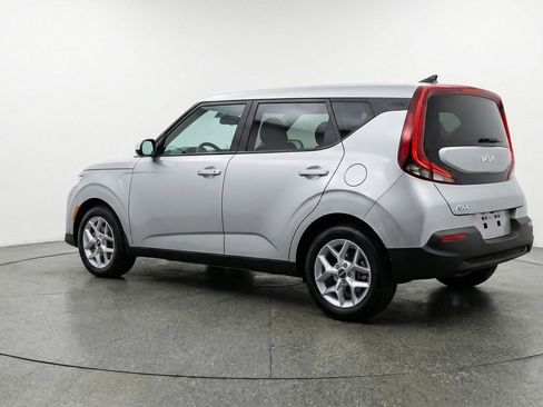 Used 2025 Kia Soul LX w/ LX Technology Package image 6