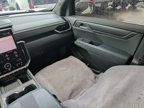 Used 2024 GMC Acadia AT4 AWD/4WD image 17