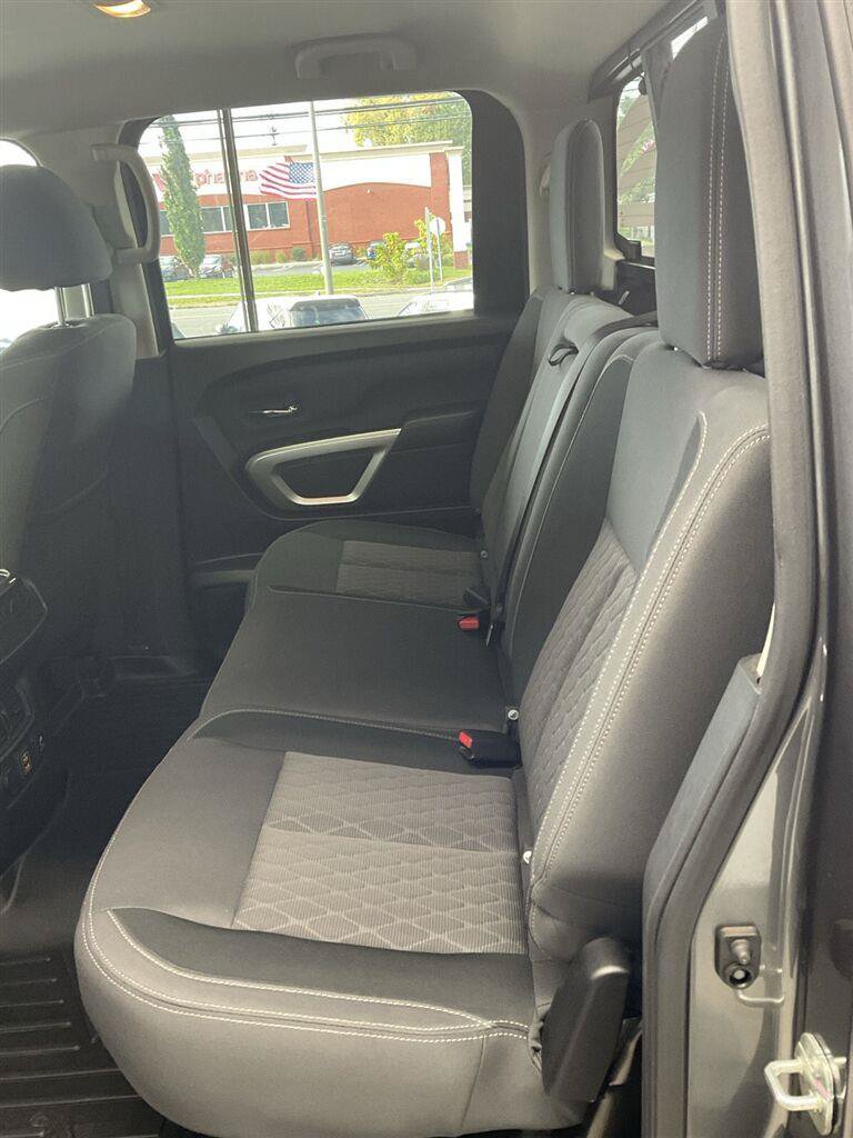Used 2023 Nissan Titan SV w/ SV Convenience Package AWD/4WD image 10