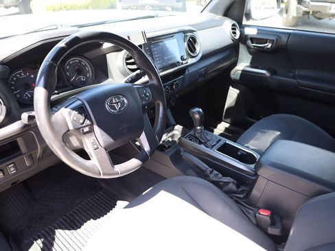 Used 2016 Toyota Tacoma TRD Off-Road w/ Towing Package AWD/4WD image 12