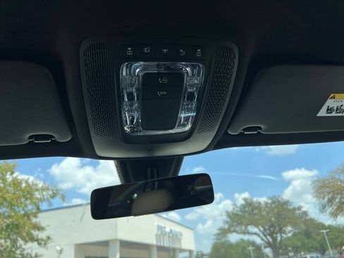 Used 2021 Mercedes-Benz GLB 250 image 23