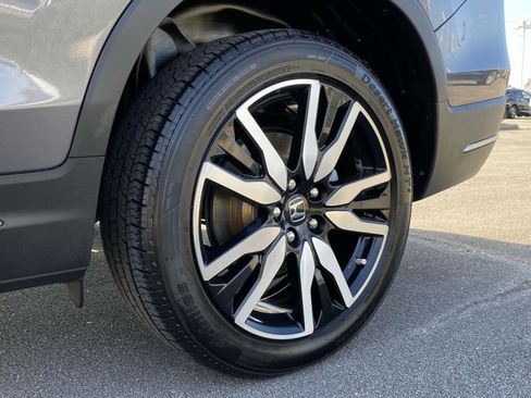 Used 2021 Honda Pilot Touring image 9