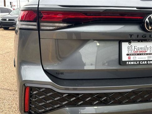 New 2026 Volkswagen Tiguan SE R-Line FWD image 8