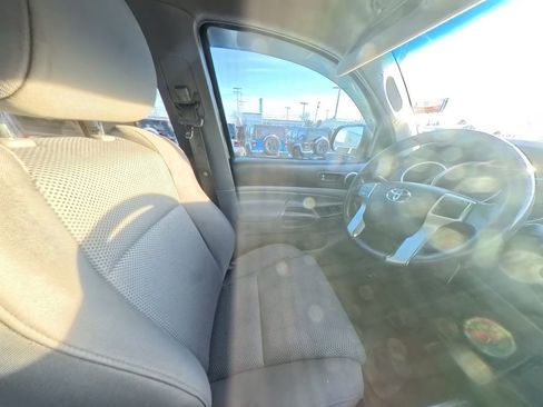 Used 2012 Toyota Tacoma Base image 25