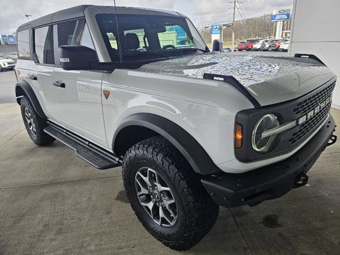 Used 2024 Ford Bronco Badlands image 9