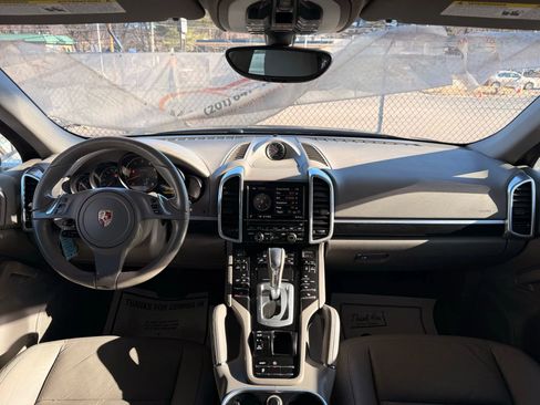 Used 2014 Porsche Cayenne Platinum Edition image 27