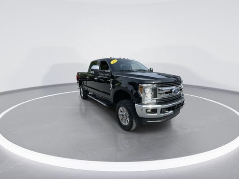 Used 2018 Ford F250 XLT w/ XLT Premium Package AWD/4WD image 3