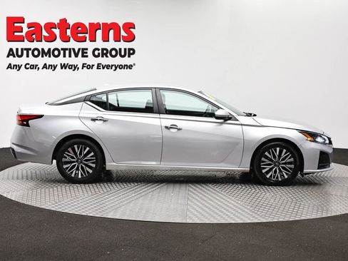 Used 2023 Nissan Altima 2.5 SV FWD image 4