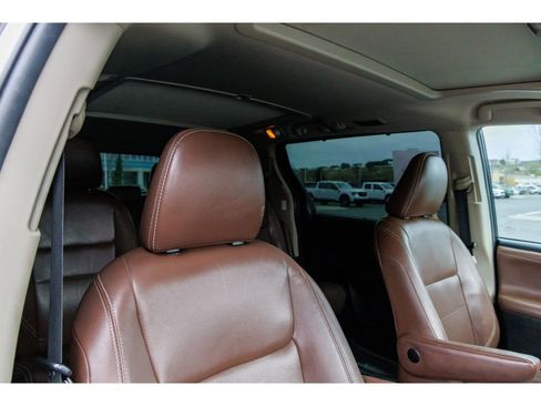 Used 2018 Toyota Sienna Limited w/ Carpet Mat Package image 8