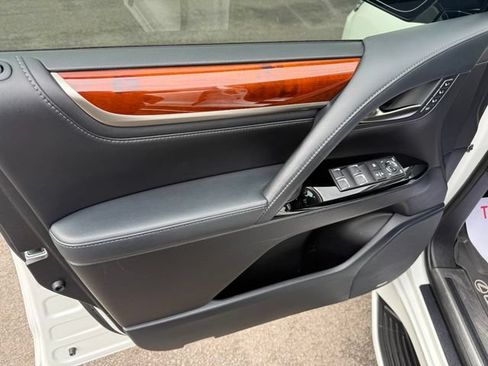 Used 2017 Lexus LX 570 4WD image 13