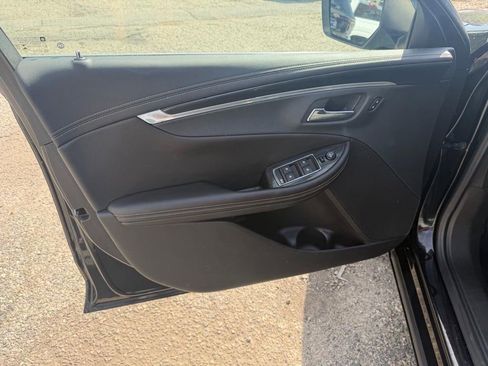 Used 2019 Chevrolet Impala LT FWD image 11