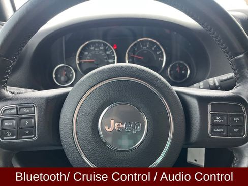 Used 2017 Jeep Wrangler Unlimited Rubicon w/ Connectivity Group image 12