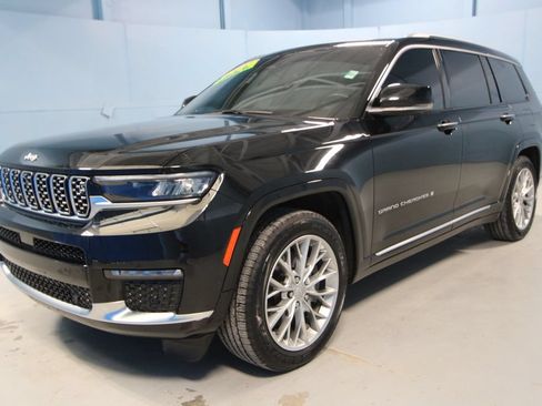 Used 2023 Jeep Grand Cherokee L Summit w/ Advanced Protech Group IV AWD/4WD image 31