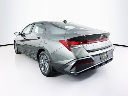 Used 2024 Hyundai Elantra SEL image 5