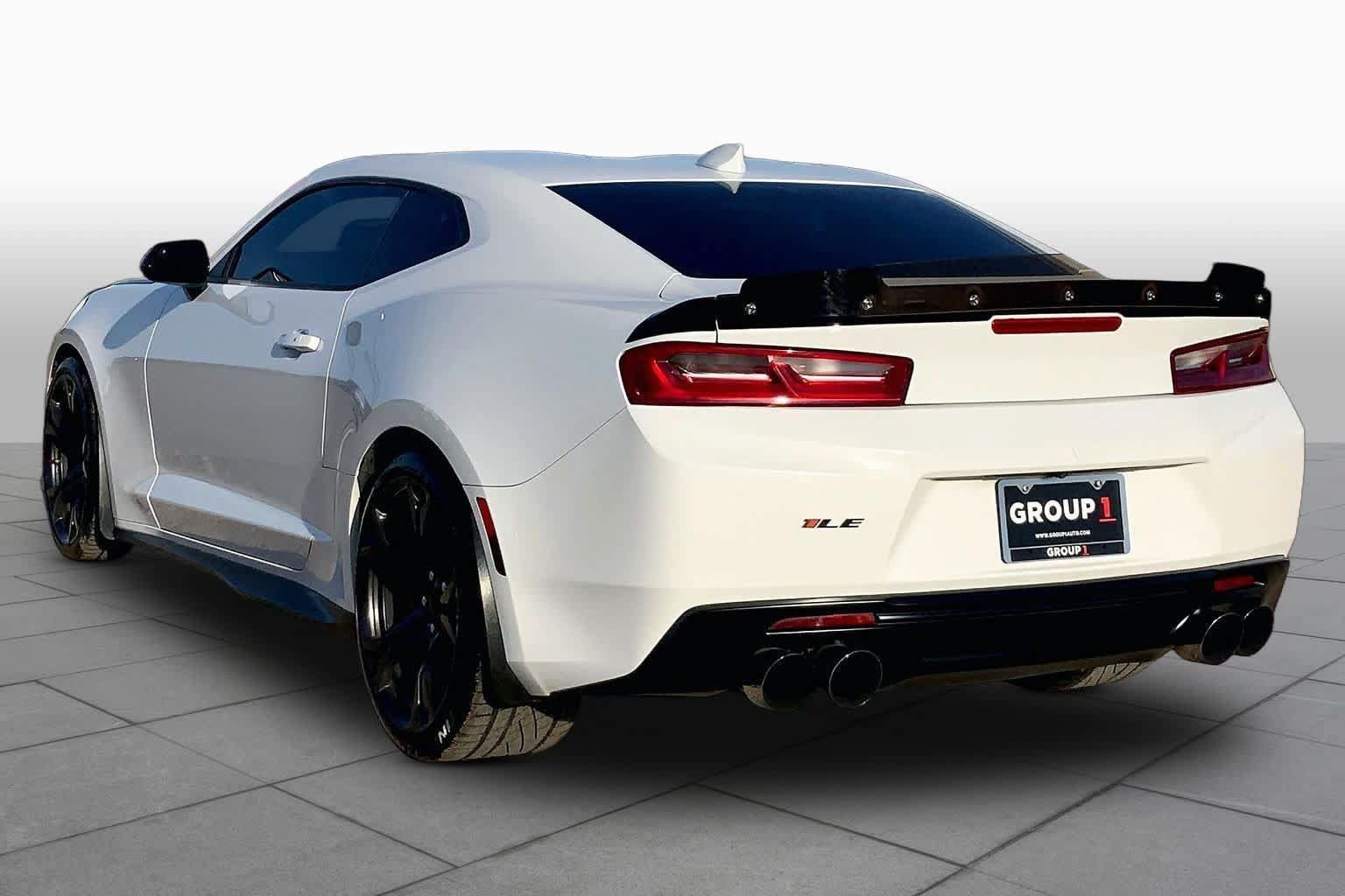 Used 2018 Chevrolet Camaro SS RWD image 11