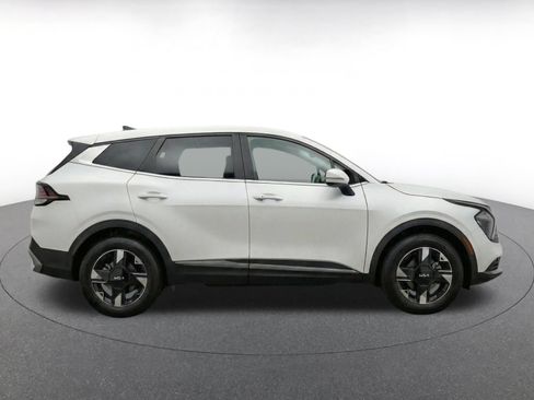 Used 2026 Kia Sportage LX FWD image 8