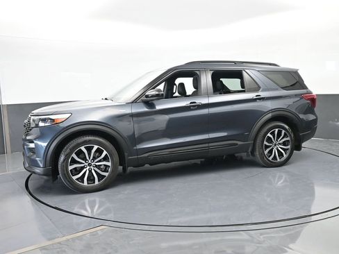 Used 2022 Ford Explorer ST-Line w/ Class IV Trailer Tow Package image 2