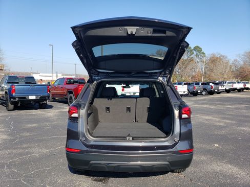 Used 2022 Chevrolet Equinox LT w/ Driver Convenience Package image 9