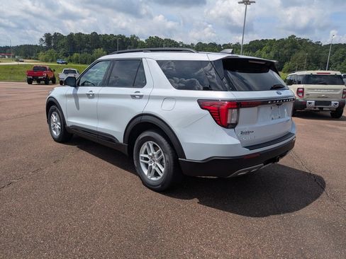 New 2026 Ford Explorer Active w/ Active Comfort Package RWD image 6