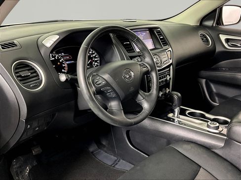 Used 2018 Nissan Pathfinder SV AWD/4WD image 17