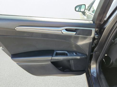 Used 2020 Ford Fusion SE FWD image 24