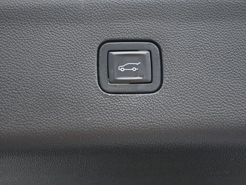 Used 2018 Buick Enclave Essence AWD/4WD image 28